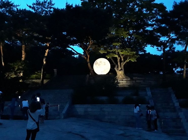 창경궁 ‘궁궐에 내려온 보름달’ 행사 모습.(사진=문화재청)