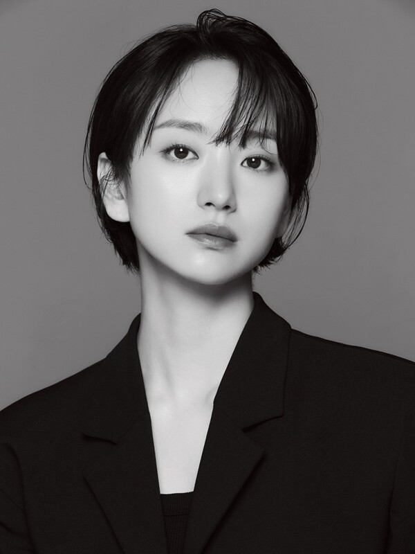 배우 원진아가 새로운 소속사와 함께 더욱 다채로운 연기 행보를 예고했다. 온라인 캡쳐