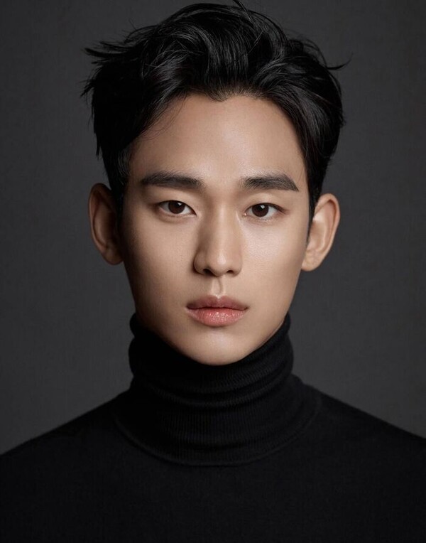 배우 김수현이 2년 만에 다시 '아시아 아티스트 어워즈' 무대에 오른다. 온라인 캡쳐