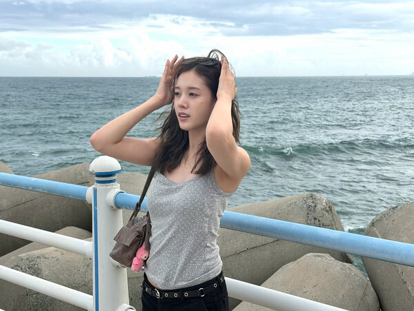 그룹 스테이씨의 멤버 재이가 성숙미를 한껏 발산했다. 온라인 캡쳐