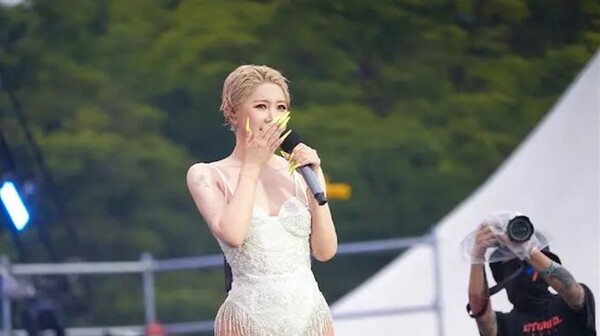 La cantante Seo In-young, quien opera el canal de YouTube Gaegwachunseon Seo In-young (Foto=…
